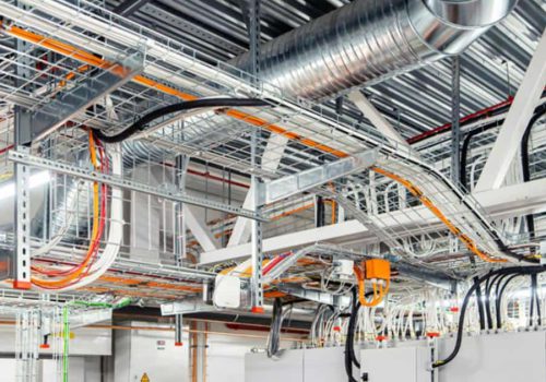 Industrieel staalwerk en constructie voor creatieve productieomgevingen.