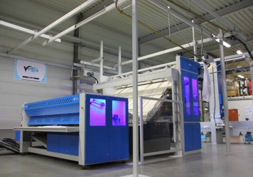 Geavanceerde productiemachine voor creatieve staalconstructies.
